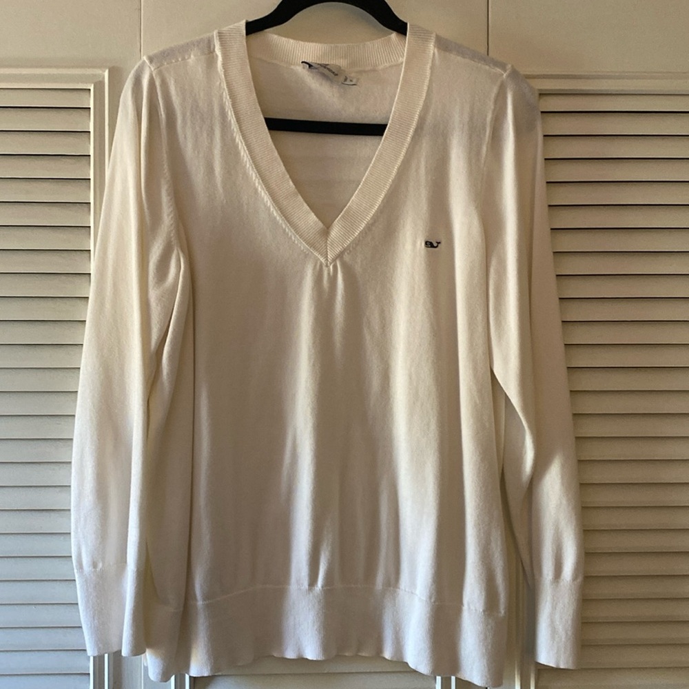 Vineyard Vines vneck sweater